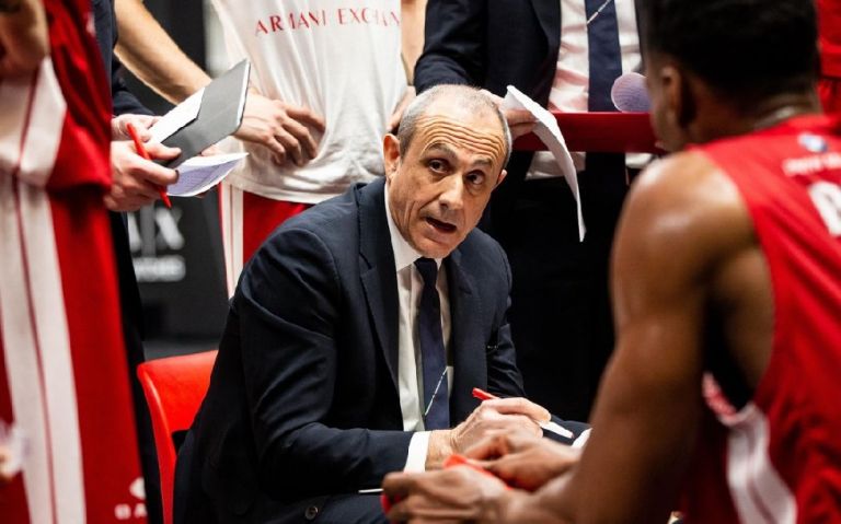 Αρμάνι Μιλάνο: Μοναδικός στόχος της να γκρεμίσει το… ταβάνι της