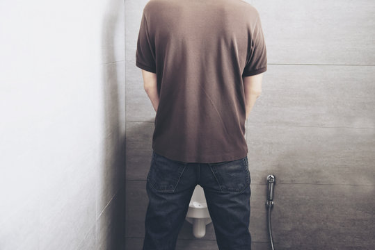 Προβλήματα ούρησης στους άνδρες: Τι μπορεί να κρύβουν