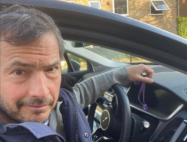 Βρετανία: Έκλεψαν από γνωστό παρουσιαστή αυτοκίνητο αξίας 65.000 λιρών και δίνει αμοιβή 1 εκατομμυρίου