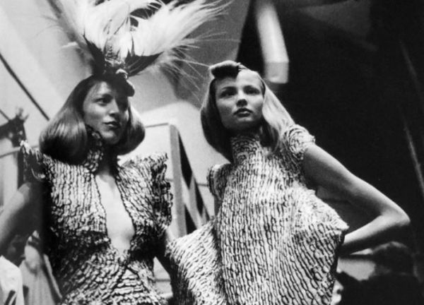 Alexander McQueen: Στο φως σπάνιες φωτογραφίες του εικονοκλάστη σχεδιαστή