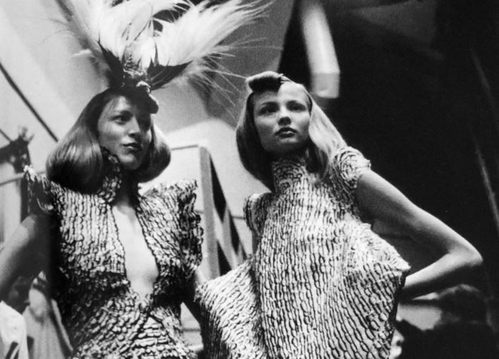 Alexander McQueen: Στο φως σπάνιες φωτογραφίες του εικονοκλάστη σχεδιαστή