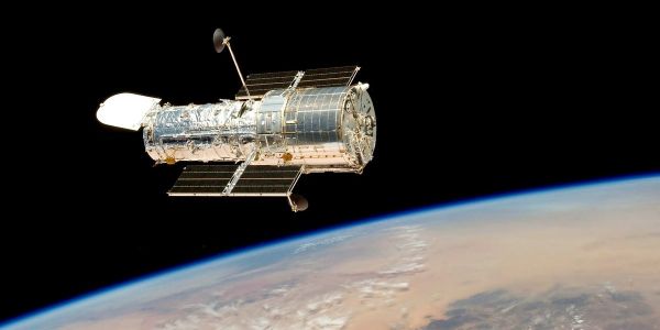 Hubble: Η NASA σε «ριψοκίνδυνη» επιχείρηση για τη σωτηρία του θρυλικού τηλεσκοπίου