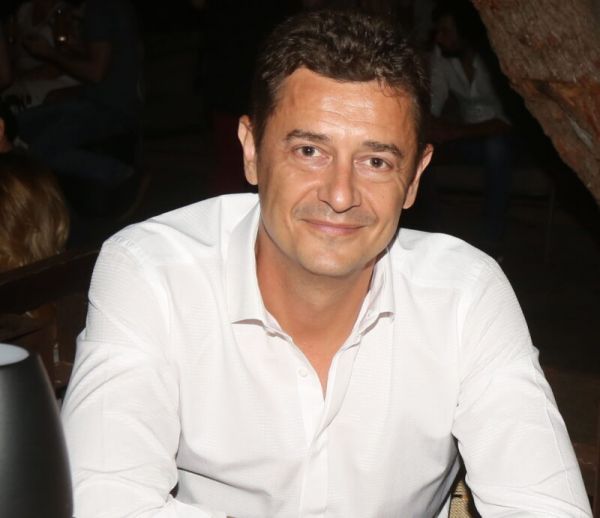 Αντώνης Σρόιτερ: Η αποκαλυπτική συνέντευξη για τις κόρες του και οι ατάκες για τα… «μέτρα» που θα πάρει όταν μεγαλώσουν