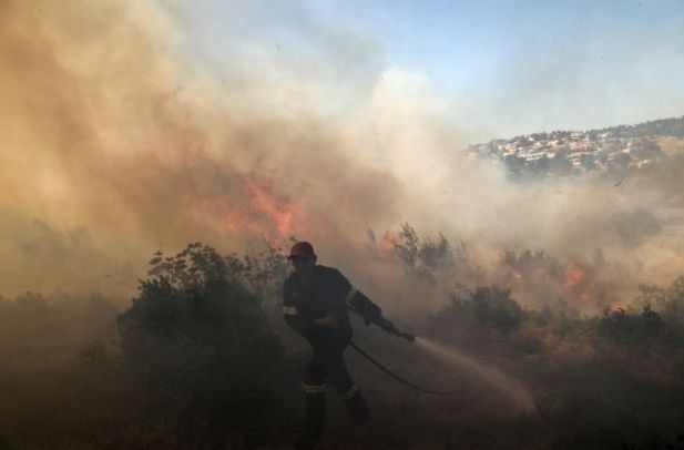 Έκτακτη ενημέρωση Χαρδαλιά στις 18:00 για τις πυρκαγιές