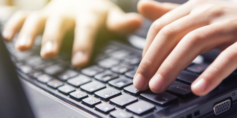 Μύκονος: 17χρονος εκβίαζε 12χρονη με γυμνές φωτογραφίες – Συνελήφθη για πορνογραφία ανηλίκων