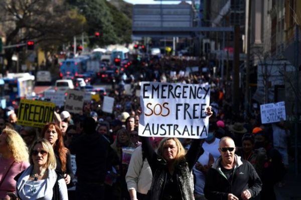 Αυστραλία: Διαδηλώσεις κατά του lockdown, συγκρούσεις διαδηλωτών με την αστυνομία στο Σίδνεϊ