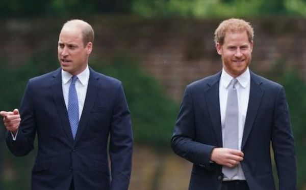 Χάρι και Ουίλιαμ ξανά μαζί στα αποκαλυπτήρια αγάλματος της Νταϊάνα