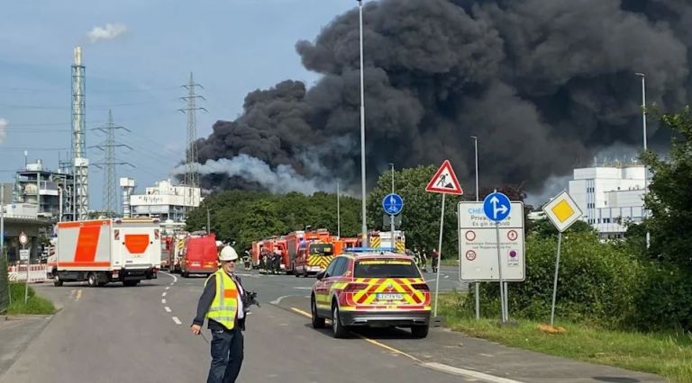 Λεβερκούζεν: Ένας νεκρός, 12 τραυματίες και 5 αγνοούμενοι από την έκρηξη σε εργοστάσιο καύσης απορριμμάτων