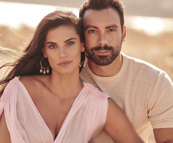 Χριστίνα Μπόμπα: Η τρυφερή φωτογραφία με τις κόρες της πριν κοιμηθούν