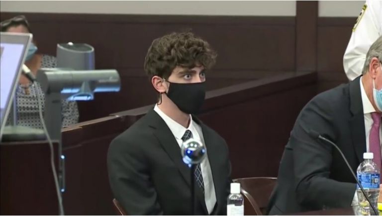 Ξεκλήρισε μια οικογένεια, αλλά στα social media ζητούν να «πέσει στα μαλακά» – Δεν διανοείστε γιατί