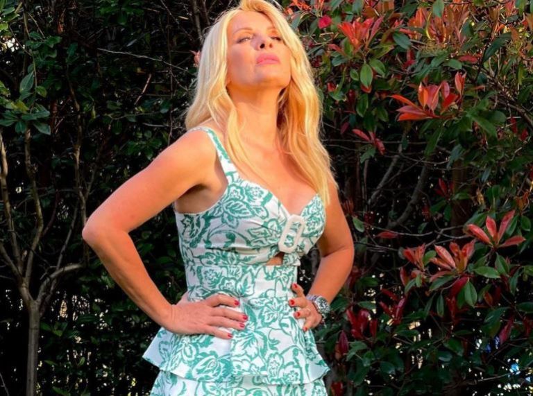 Ελένη Μενεγάκη: Η φωτογραφία με τον Μάκη Παντζόπουλο και τη μικρή Μαρίνα που μυρίζει καλοκαίρι