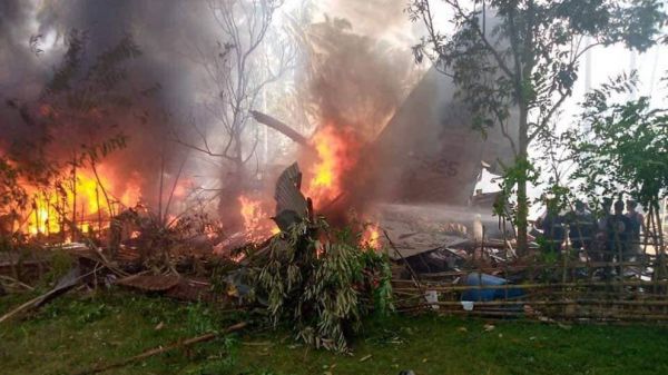 Φιλιππίνες: Τουλάχιστον 17 νεκροί από τη συντριβή στρατιωτικού αεροσκάφους