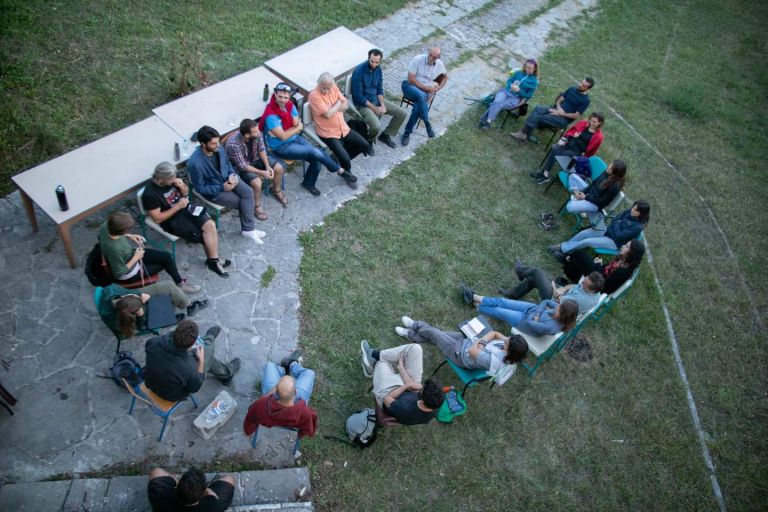 Μεγάλα αφηγήματα ή μικρά οράματα;