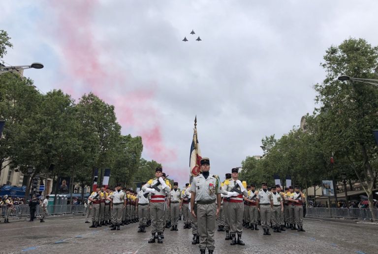 Παρίσι: Πρόταση γάμου στη στρατιωτική παρέλαση για την επέτειο της κατάληψης της Βαστίλλης