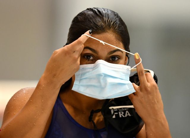 Βρετανία: Παραμένει η μάσκα υπό τον φόβο για 100.000 κρούσματα την ημέρα