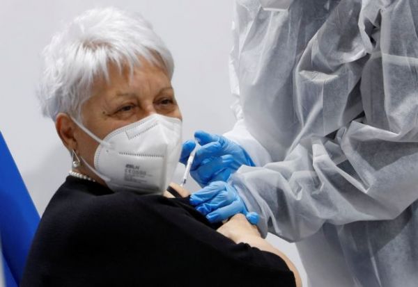 Θα συμβεί στην Ιταλία: Οικογενειακοί γιατροί πόρτα-πόρτα για να πείσουν τους 60αρηδες να εμβολιαστούν