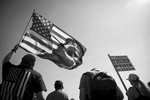 Θεωρίες συνωμοσίας: Η ιστορία ενός άνδρα από τη Μινεσότα που πλουτίζει σπέρνοντας τον τρόμο