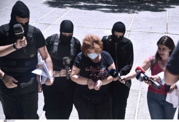Ποινική δίωξη στην 52χρονη που έκρυβε τον Χρήστο Παππά – Στο αυτόφωρο για να δικαστεί