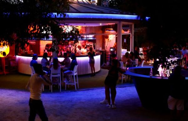 Καπραβέλος στο MEGA: Απαράδεκτη η χαλάρωση των μέτρων – Να επανέλθει η καθολική χρήση μάσκας