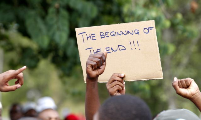 Εσουατίνι: Ένα κράτος της Αφρικής φλέγεται – και δεν αποκλείεται να το ακολουθήσουν και άλλα