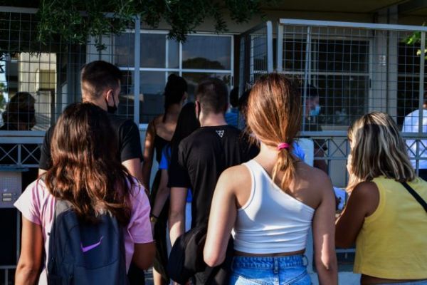 Πανελλαδικές 2021: Υπολογίστε με ένα κλικ τη βαθμολογία σας