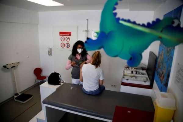 Παπαευαγγέλου: Θα εισηγηθούμε τον εμβολιασμό των παιδιών 15 με 17 ετών