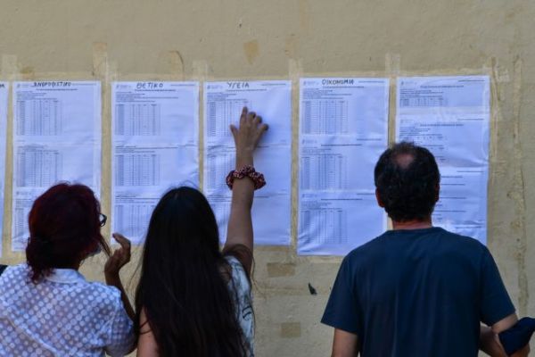Πανελλαδικές 2021: Οι μαθητές της Κρήτης που άγγιξαν το 20 και ονειρεύονται τη φοιτητική ζωή