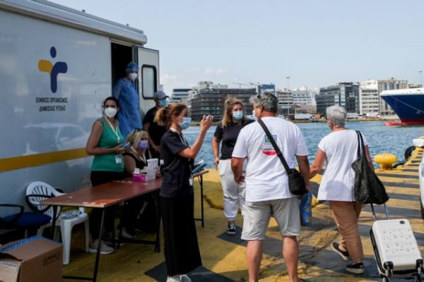 Κοροναϊός: Τις 100.000 αγγίζουν τα ενεργά κρούσματα – «Σε λίγες μέρες θα δείτε τι θα γίνει…»
