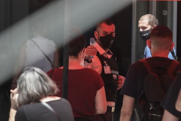 Βασιλακόπουλος: Το τέταρτο κύμα δε θα σταματήσει αν δεν εμβολιαστούμε – Τι είπε για τον εμβολιασμό ανηλίκων