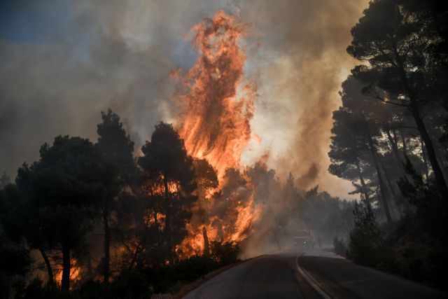 Πυρκαγιά στο Θύριο Αιτωλοακαρνανίας - Στη μάχη και το ρωσικό Beriev