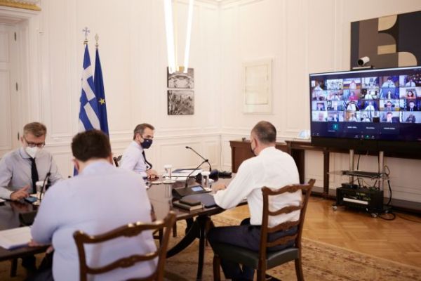 Κοροναϊός: Σύσκεψη στο Μαξίμου για μεταλλάξεις και αύξηση κρουσμάτων – Ποια μέτρα είναι στο «τραπέζι»