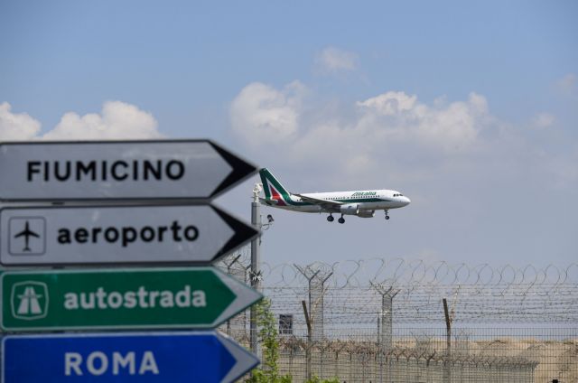 Κοροναϊός: Μειώνονται οι κρατήσεις των Ιταλών για διακοπές στο εξωτερικό, αλλά και στο εσωτερικό