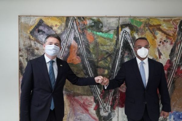 Σταϊκούρας: Συντηρητική η εκτίμηση για ανάπτυξη 3,6% – Τι συζήτησαν με τον πρόεδρο του Eurogroup