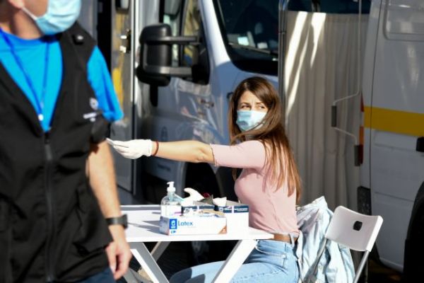 «Κορονο-χαράτσι» 20 ευρώ για τους ανεμβολίαστους – Σε ποιες περιπτώσεις ισχύει