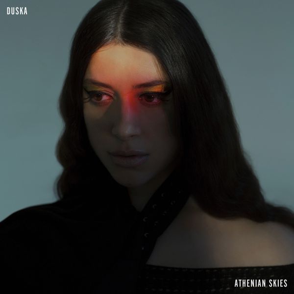 Η Katerine Duska υμνεί τη νύχτα με το νέο της τραγούδι «Athenian Skies»