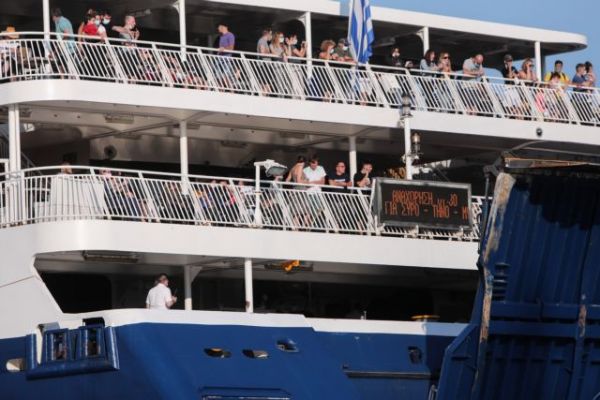 Μη εμβολιασμένοι: Αυτά τα πιστοποιητικά πρέπει να έχουν όσοι φεύγουν από τον Πειραιά