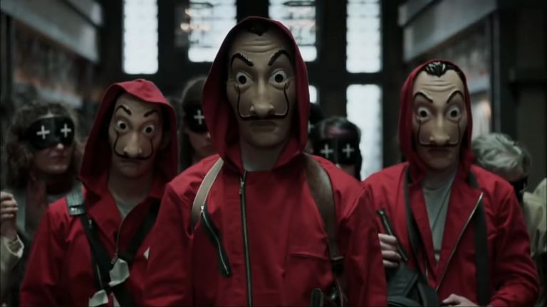 «La Casa de Papel»: Στην Αθήνα ο Berlin – Πίνει φραπέ στο κέντρο