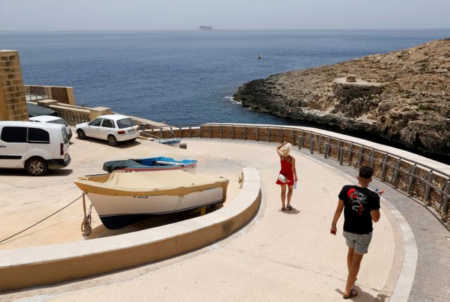 «Μπλόκο» σε ανεμβολίαστους από τη Μάλτα: Εξηγήσεις ζητεί η Κομισιόν – Μιλά για διακρίσεις