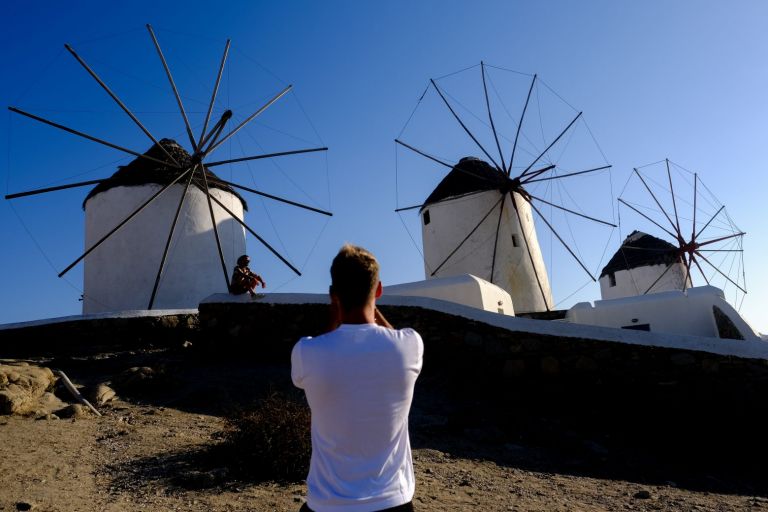 Μύκονος: Τις επόμενες μέρες η απόφαση για το lockdown – Η απάντηση Χαρδαλιά στην κριτική