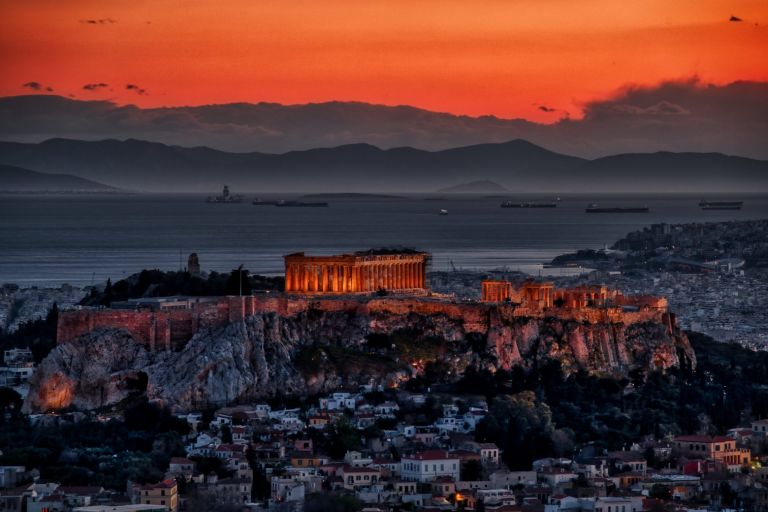 Κοροναϊός: Παγιώνεται στις 2.000 η νέα βάση κρουσμάτων – Αγώνας δρόμου να μην επιβεβαιωθούν οι εφιαλτικές προβλέψεις