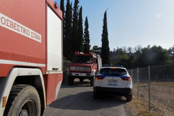 Φωτιά στην Αχαΐα – Κλειστές η παλιά και η νέα Εθνική Οδός Πατρών – Κορίνθου