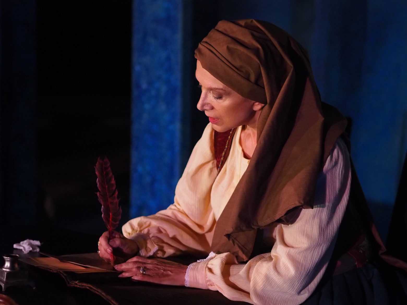 Η «Μπουμπουλίνα» Μαίρη Βιδάλη μιλά στο in.gr για τις «Αθάνατες» ηρωίδες του 1821