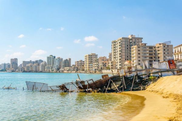 Επιστολή Μενέντεζ σε Μπάιντεν: Κοινή απειλή κυρώσεων ΗΠΑ-ΕΕ εναντίον της Τουρκίας για τα Βαρώσια