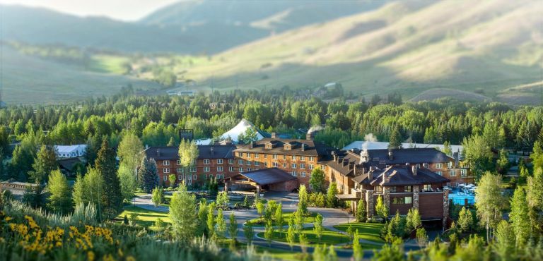 ΗΠΑ: «Κατασκήνωση για δισεκατομμυριούχους» στην Κοιλάδα του Ήλιου