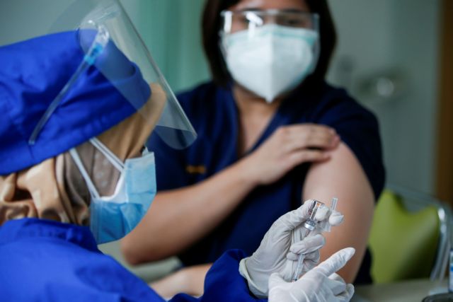 «Ολοταχώς» για υποχρεωτικό εμβολιασμό μέσα στο καλοκαίρι – Οι τρεις ομάδες που είναι πρώτες στη λίστα