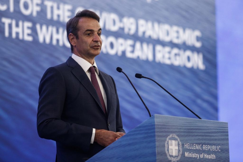 Mitsotakis issues plea to teachers to be vaccinated to ensure safe opening of schools