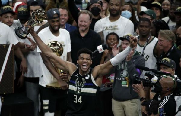 Editorial Ta Nea: Proud