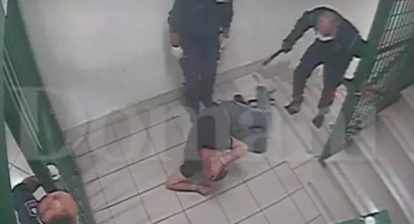 Ιταλία: Άγριος ξυλοδαρμός κρατουμένων σε φυλακές- «Ακόμα και η διευθύντρια κρατούσε γκλομπ»