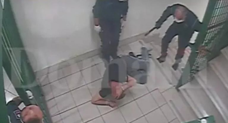 Ιταλία: Άγριος ξυλοδαρμός κρατουμένων σε φυλακές- «Ακόμα και η διευθύντρια κρατούσε γκλομπ»