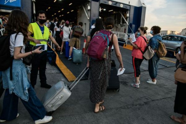 Κοροναϊός: Στην Ιο σπεύδει κλιμάκιο του ΕΟΔΥ μετά την έξαρση κρουσμάτων